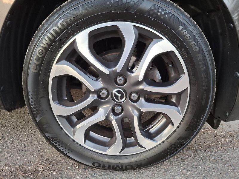 Mazda 2 1.5 benzin Rezervace - fotka 17 z 46