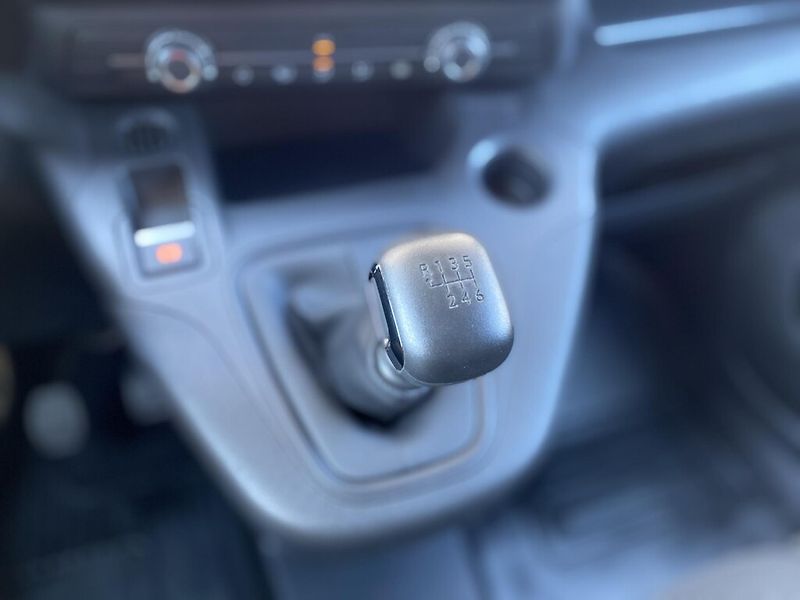Toyota ProAce City 1,5 D 96 kW - fotka 21 z 26
