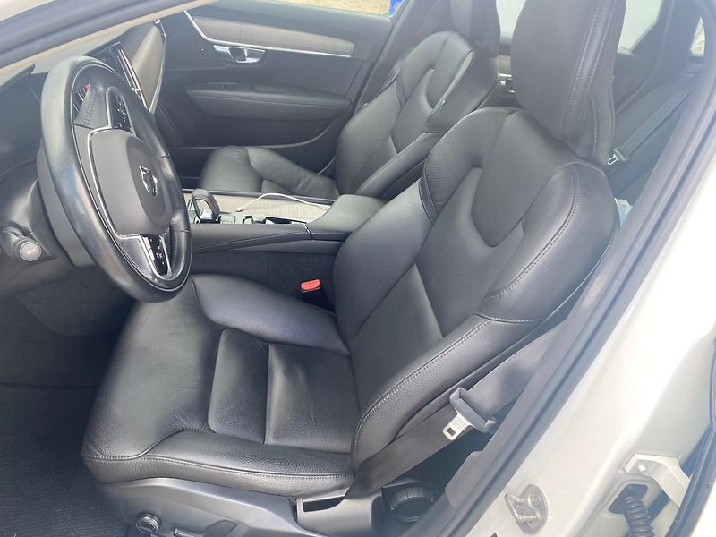 Volvo V90 (2022) 2.0 Cross Country PRO B5Hybrid - fotka 11 z 20