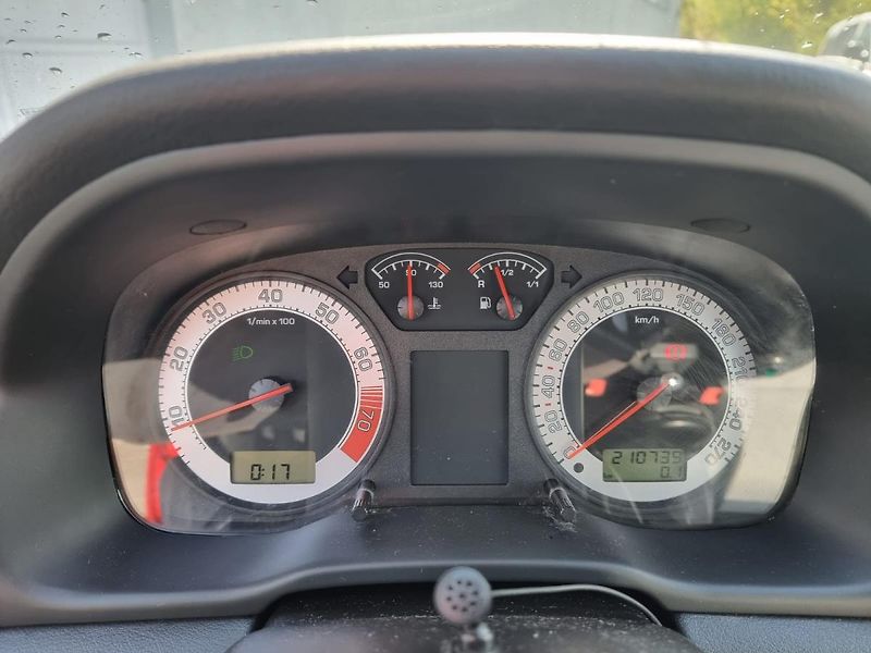 Škoda Octavia (2003) 1.8T 132kw RS - fotka 15 z 21
