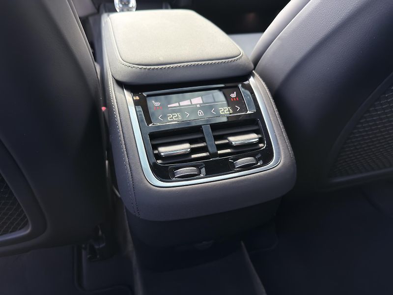Volvo XC90 B5 AWD ULTRA BRIGHT // +kola  - fotka 15 z 59