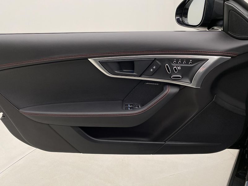 Jaguar F-Type R 5.0 423kW AWD AUT  - fotka 6 z 49
