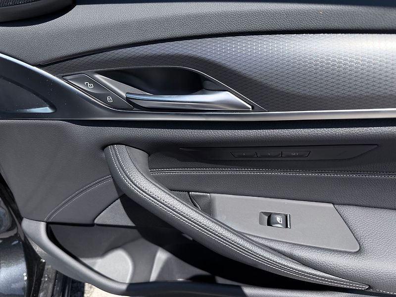 BMW Řada 5 530d Touring, Natáčecí náprava - fotka 20 z 26