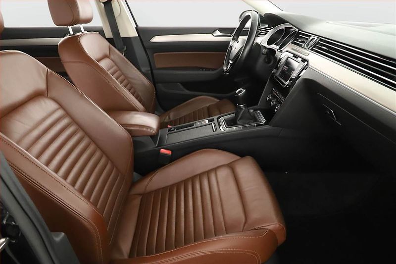 Volkswagen Passat (2015) Highline 2.0 TDI, Tempomat - fotka 7 z 17