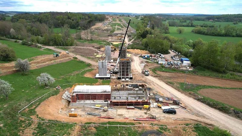 Snímky z výstavby dálnice D35 Džbánov - Litomyšl, duben 2025