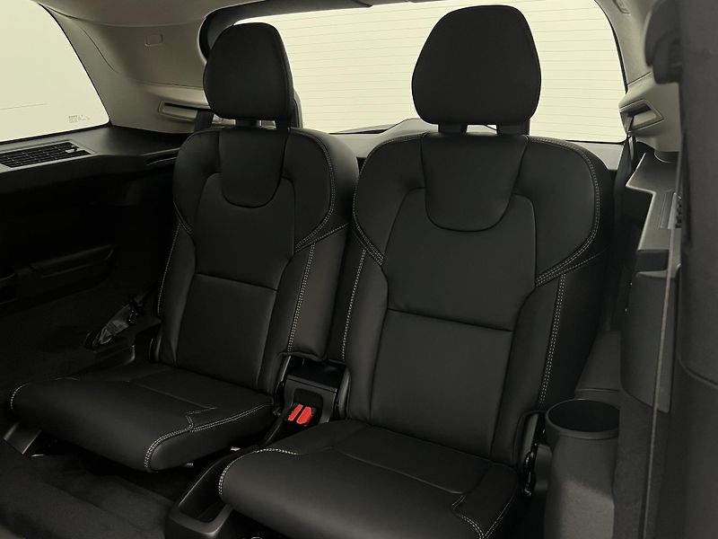 Volvo XC90 (2026) T8 AWD RECHARGE ULTRA DARK - fotka 7 z 46