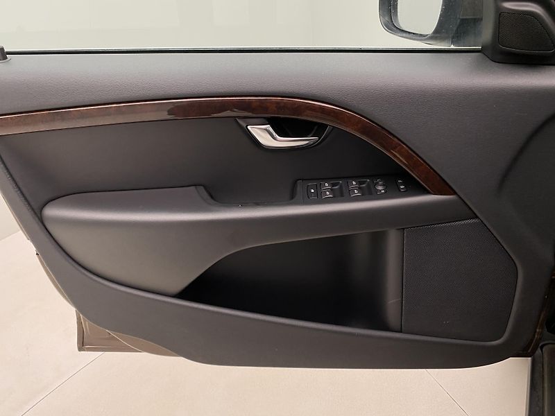 Volvo XC70 D4 AWD KINETIC AUT REZERVACE - fotka 7 z 38