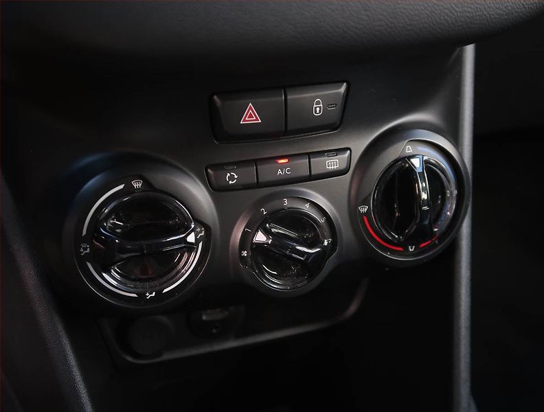 Peugeot 208 (2012) 1.2 PureTech, Serv.kniha - fotka 15 z 17