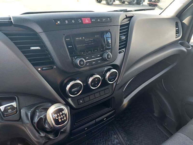 Iveco Ostatní 35S18 L4H2 Pojízdná dílna - fotka 27 z 42