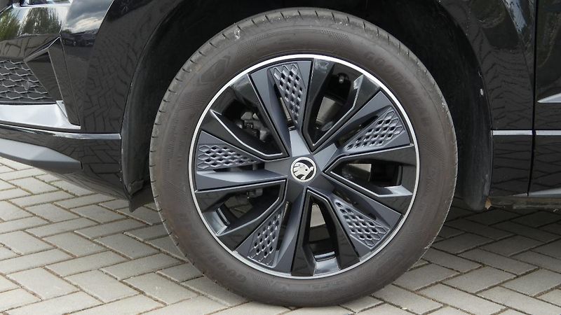 Škoda Karoq 1,5 TSI DSG Sportline - fotka 22 z 23