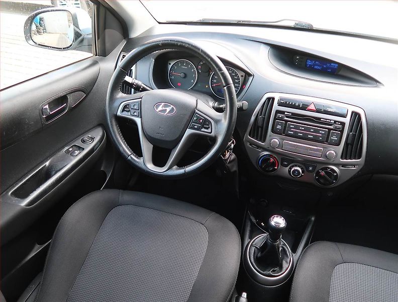Kia Ceed (2013) Top 1.6 GDI, Serv.kniha - fotka 7 z 17