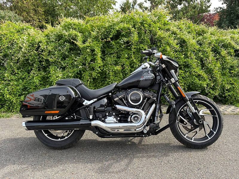Harley-Davidson FLSB Softail Sport Glide (2023) - fotka 2 z 13