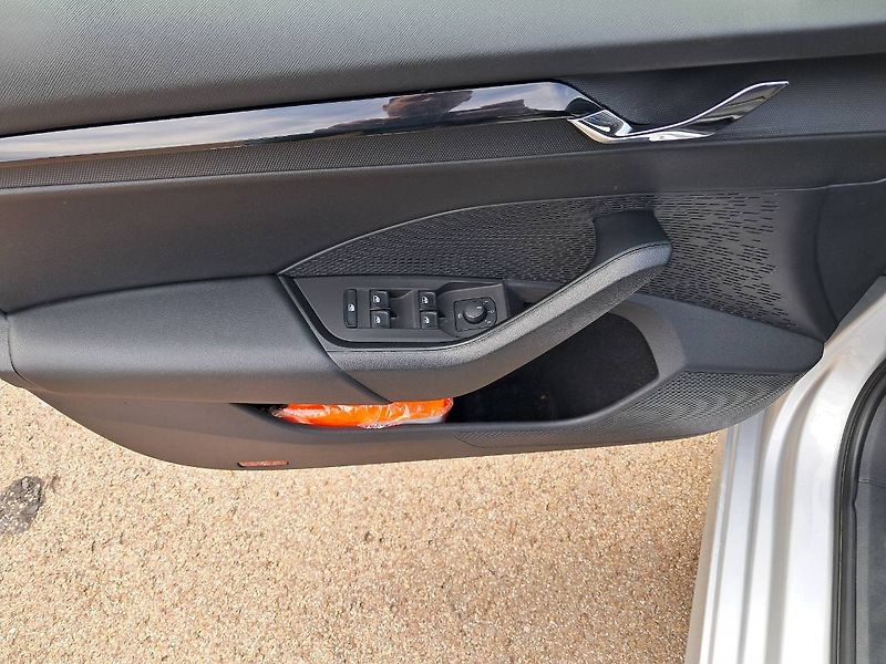 Škoda Octavia (2022) COMBI IV Ambition PLUS 1.5 TSI - fotka 14 z 25