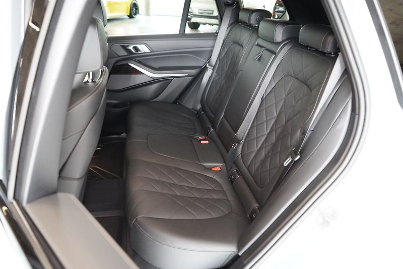 BMW X5 30d xDrive, Masáž, Nezávislé - fotka 41 z 44