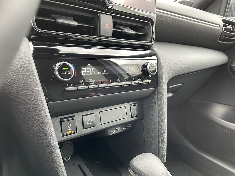 Toyota Yaris Cross 1.5 Hybrid 4x4 130k - fotka 19 z 29