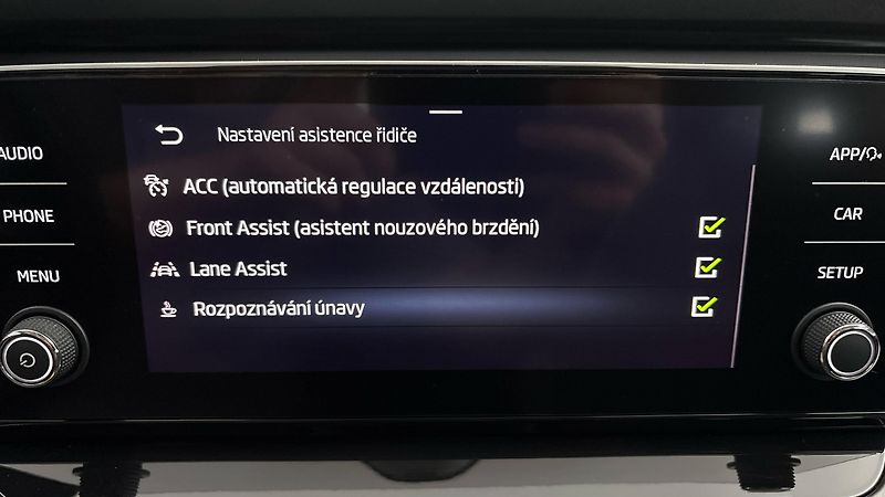 Škoda Octavia 2.0 TDI DSG Ambition Combi - fotka 22 z 23