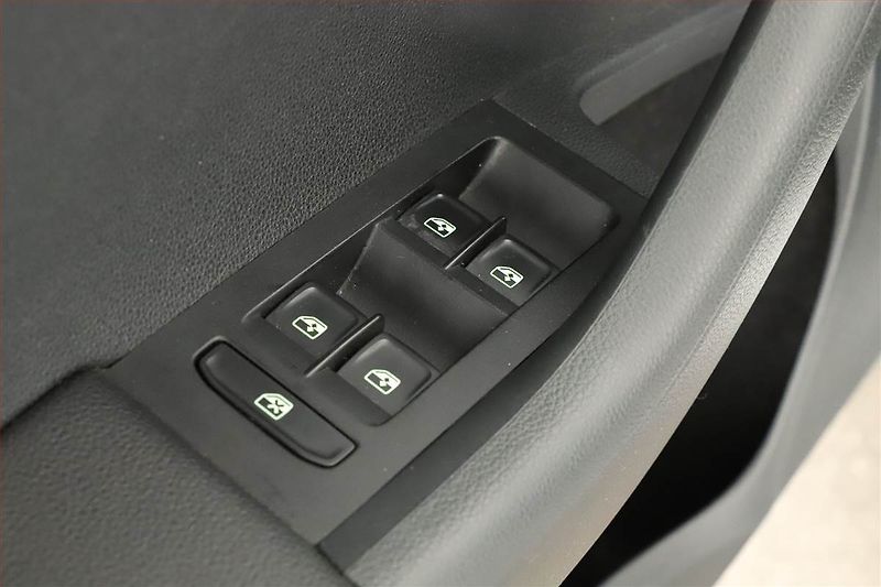 Škoda Octavia (2018) 1.6 TDI, Automat, Tempomat - fotka 18 z 20