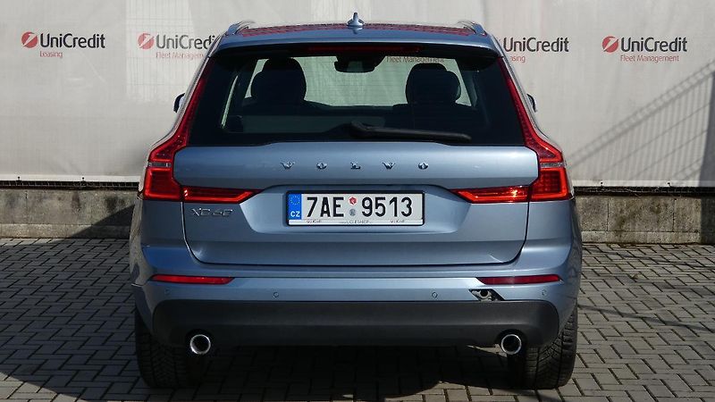 Volvo XC60 D4 Drive-E Momentum AWD - fotka 4 z 21