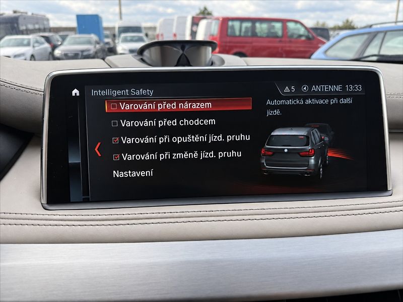 BMW X5 40e Xdrive LED HUD PANO TZ - fotka 38 z 42