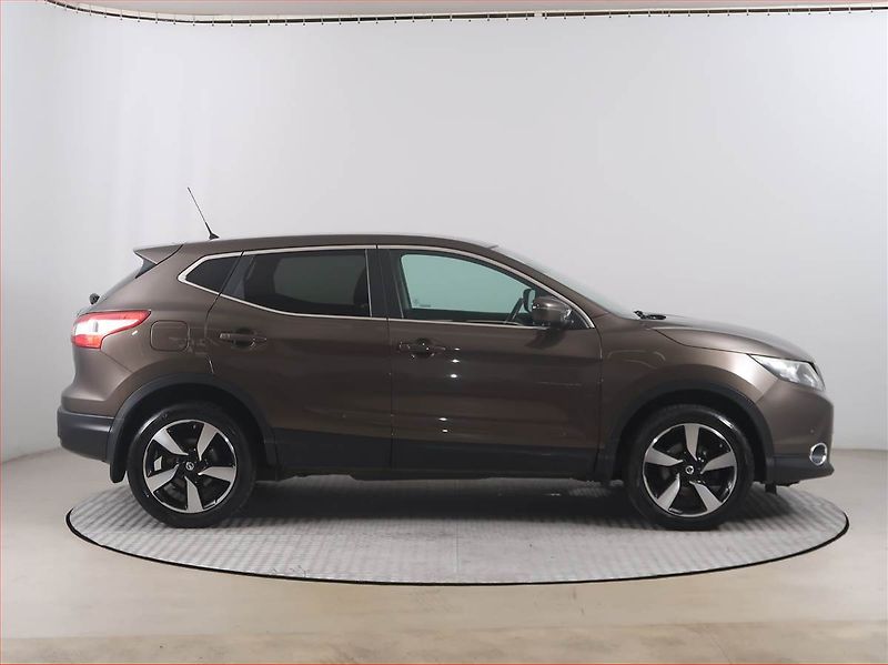 Nissan Qashqai (2016) 1.6 dCi, Serv.kniha, Navi - fotka 6 z 17