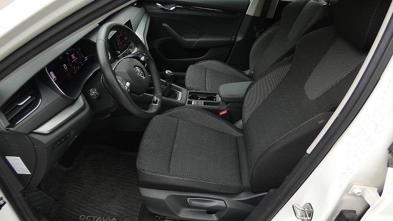 Škoda Octavia Combi 2,0 TDI Ambition - fotka 19 z 22