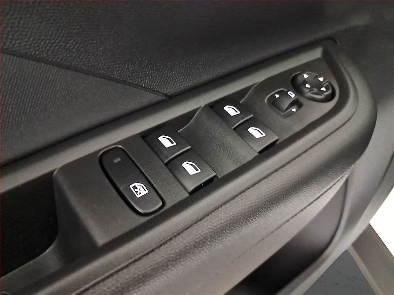 Opel Frontera (2025) Edition 1.2 hybrid - fotka 15 z 17
