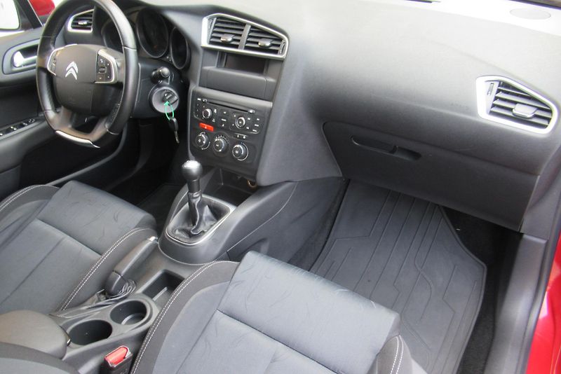 Citroën C4 1.6 VTi KLIMA TAŽNÉ 1.MAJITEL - fotka 16 z 21