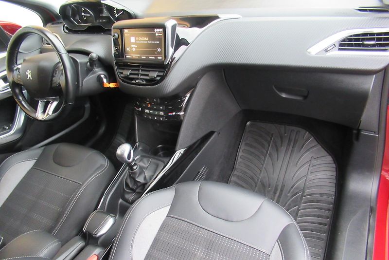 Peugeot 2008 1.2 PureTech AUT. KLIMA - fotka 22 z 25