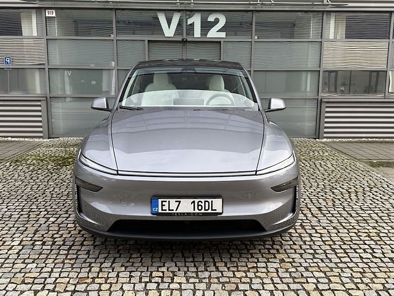 Tesla Model Y (2025) - fotografie inzerátu