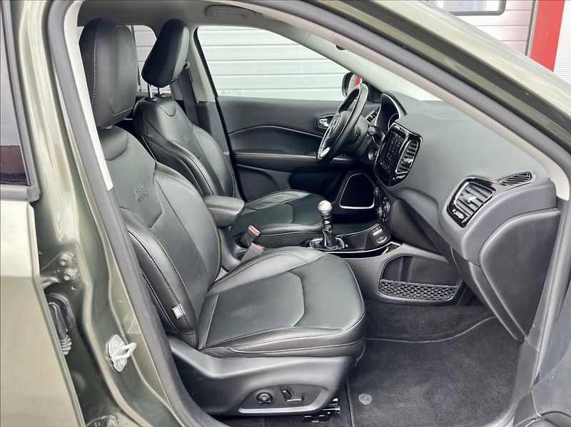 Jeep Compass 1,4 m-Air LIMITED my19 - fotka 21 z 45