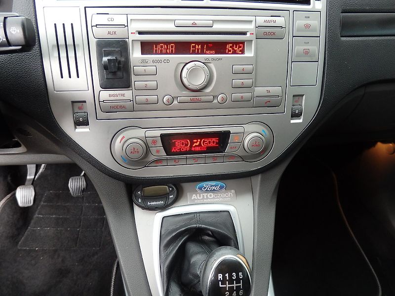 Ford Kuga 2.0 TDCi 4x4 ZÁLOHOVÁNO - fotka 15 z 17