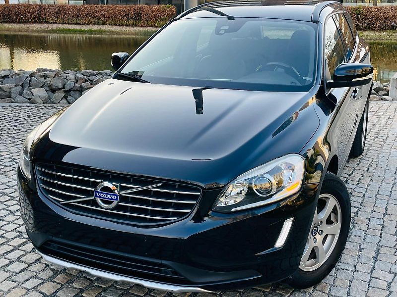Volvo XC60 2.0D 5VÁLEC AUT TAŽNÉ VÝHŘEV - fotka 2 z 50
