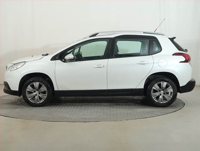 Peugeot 2008 (2016) Active 1.2 PureTech - fotka 3 z 13