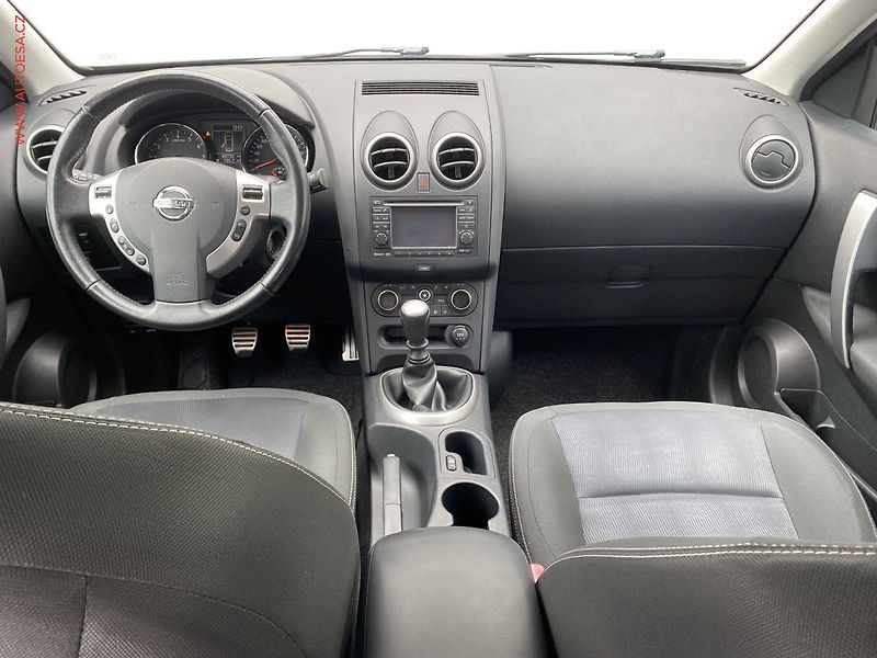 Nissan Qashqai (2012) 2.0, N-Connecta, panor - fotka 8 z 17