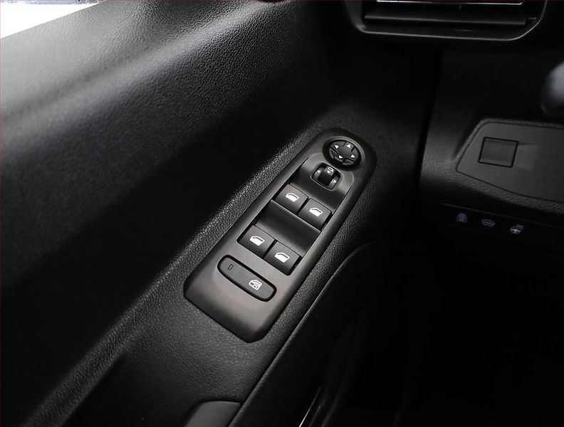 Opel Combo (2025) 1.2 Turbo, 5Míst, ČR, 1Maj - fotka 16 z 19