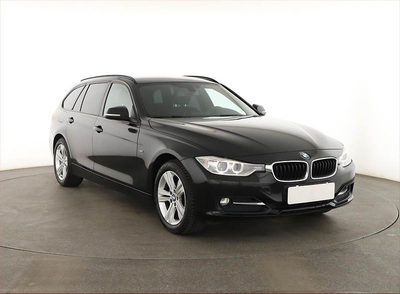 BMW Řada 3 (2013) 320 d xDrive, 4X4, Automat - fotka 1 z 17