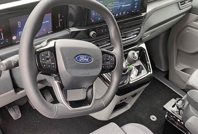Ford Tourneo Custom Nugget 320 L1 Manual - fotka 9 z 18
