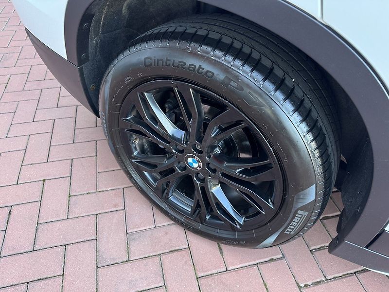 BMW X1 (2020) 2.0d Xdrive Navi 4x4 LED - fotka 47 z 50