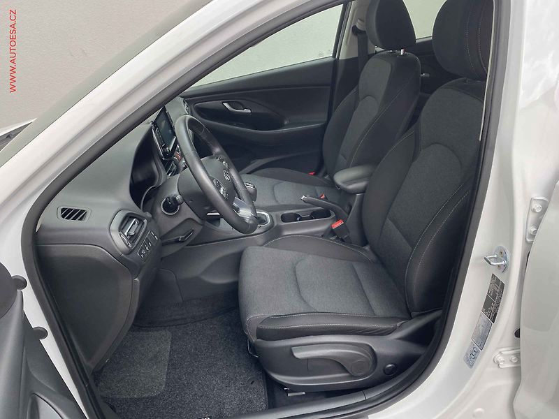 Hyundai i30 (2023) 1.5 T-GDi 48V, 1.maj,ČR - fotka 9 z 18
