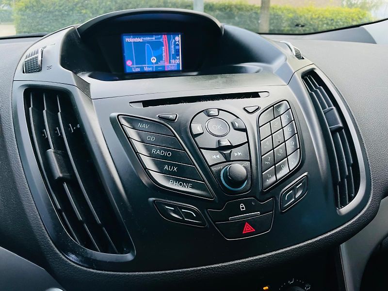 Ford Kuga 2.0TDCi 4x4 MAN SERVISKA TAŽNÉ - fotka 37 z 42