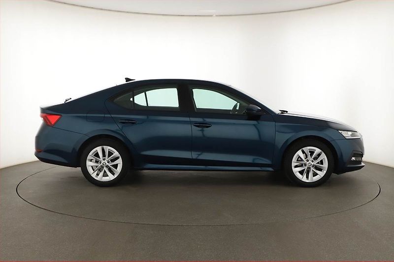 Škoda Octavia (2023) 1.5 TSI e-tec - fotka 6 z 16