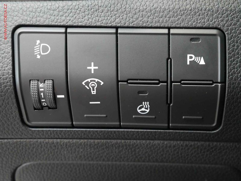 Hyundai i30 (2014) 1.6 GDi, ČR, Temp. park. - fotka 18 z 20