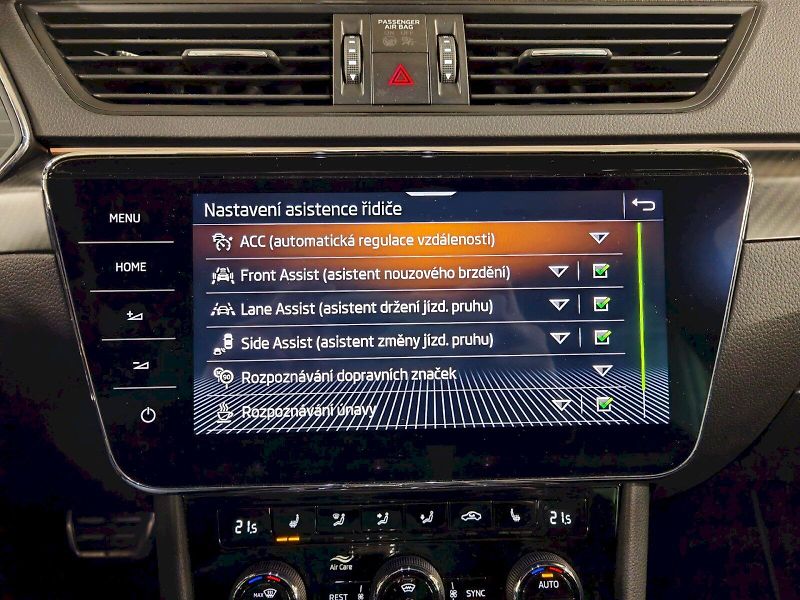 Škoda Superb (2023) Combi 2.0 TSI 140 kW DSG Sport - fotka 13 z 32