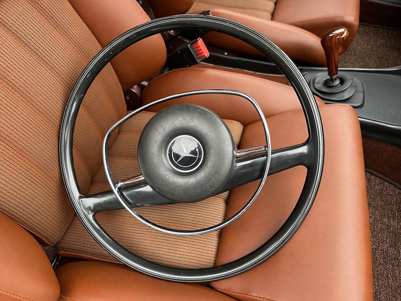 Mercedes-Benz 115 (1973) 114 280E AMG - fotka 28 z 28