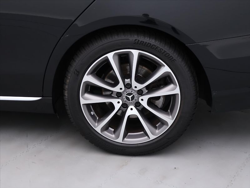 Mercedes-Benz Třídy E 2,0 300d 180kW DPH 360° Aut. - fotka 25 z 32