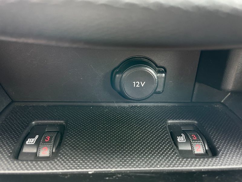 Peugeot 308 (2020) Com. 1.5HDi ČR! 1.maj.! - fotka 15 z 31