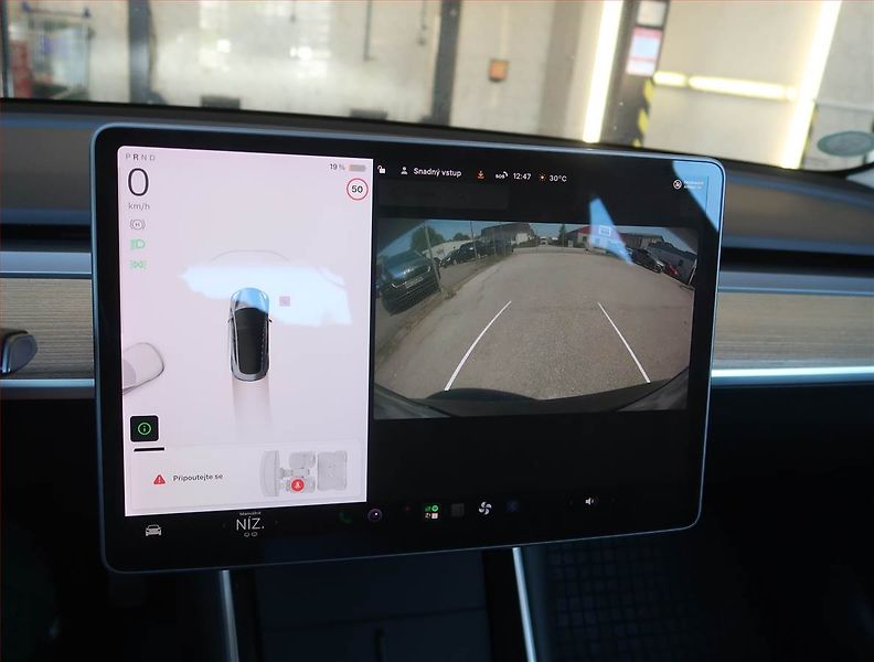 Tesla Model 3 (2020) Std Range Plus 52kWh, SoH 82% - fotka 19 z 21