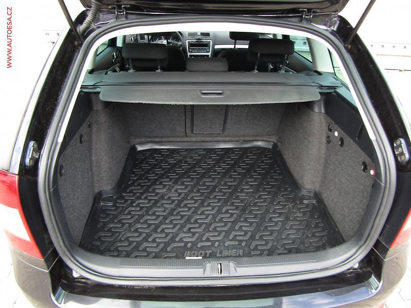 Škoda Octavia (2010) 1.6 TDi, AC, temp, tažné - fotka 7 z 20