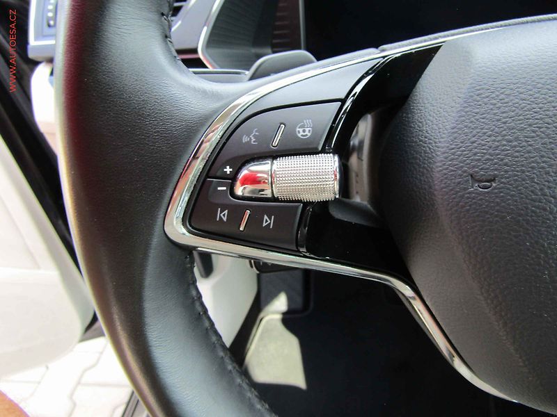 Škoda Superb (2021) 2.0 TDI, L&K, DSG, navi - fotka 15 z 17