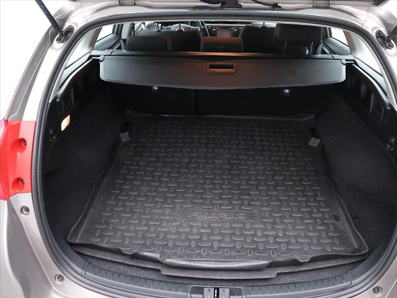 Toyota Auris 1,6 i 97kW Serv. Kniha - fotka 10 z 25